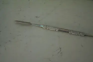 tool used to pry open tablet case2.webp