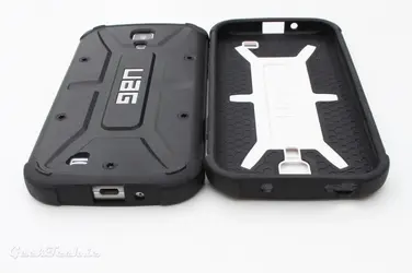 UAG-for-S4-Black-and-white-1024x682.webp