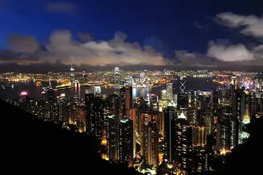 800px-1_hong_kong_panorama_2011_dusk_victoria_peak.webp