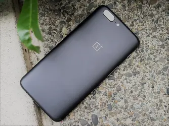 oneplus-5-black-9.webp