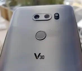 lg-v30-first-10.webp